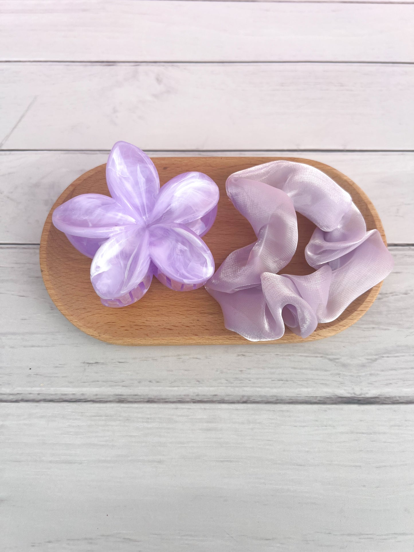 Set scrunchie + gancho en forma de flor